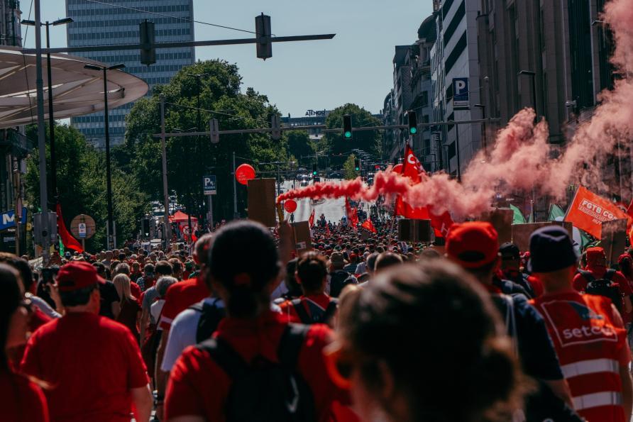 Manifestatie naar aanleiding van 10 miljard besparingen